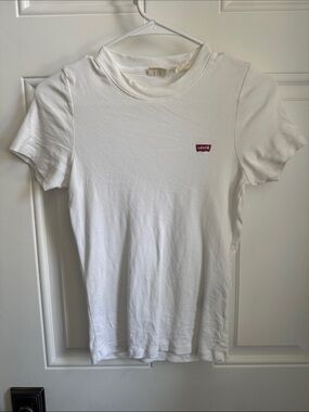 Levi’s logo white tee